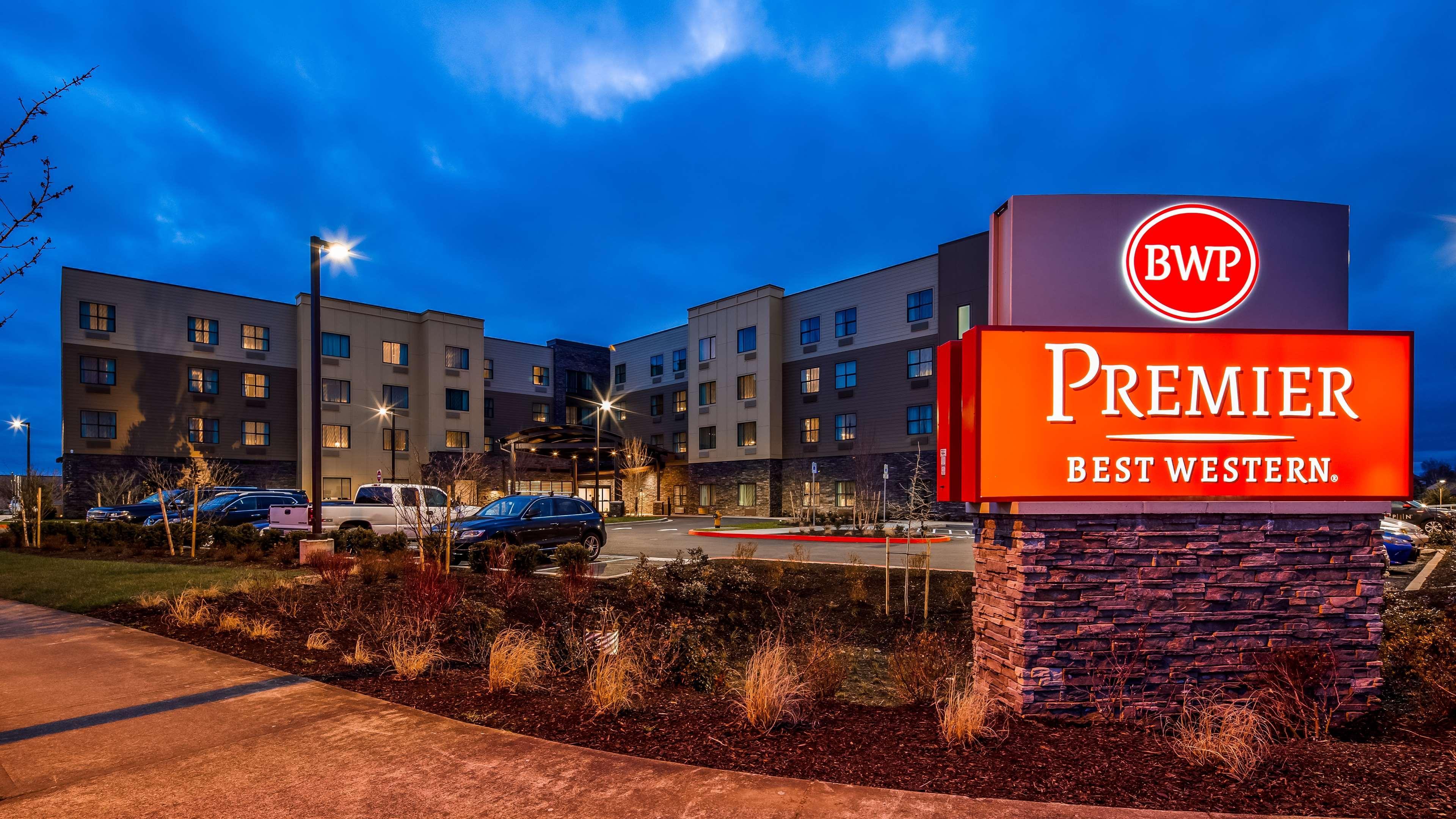Best Western Premier Hotel at Fisher's Landing Vancouver Exterior foto